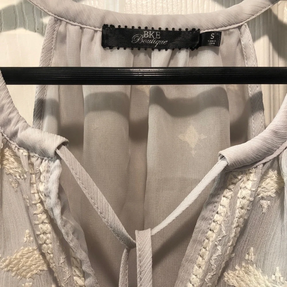 BKE tank top gray Aztec Embroidered western‎ boho small (15) - Picture 4 of 4